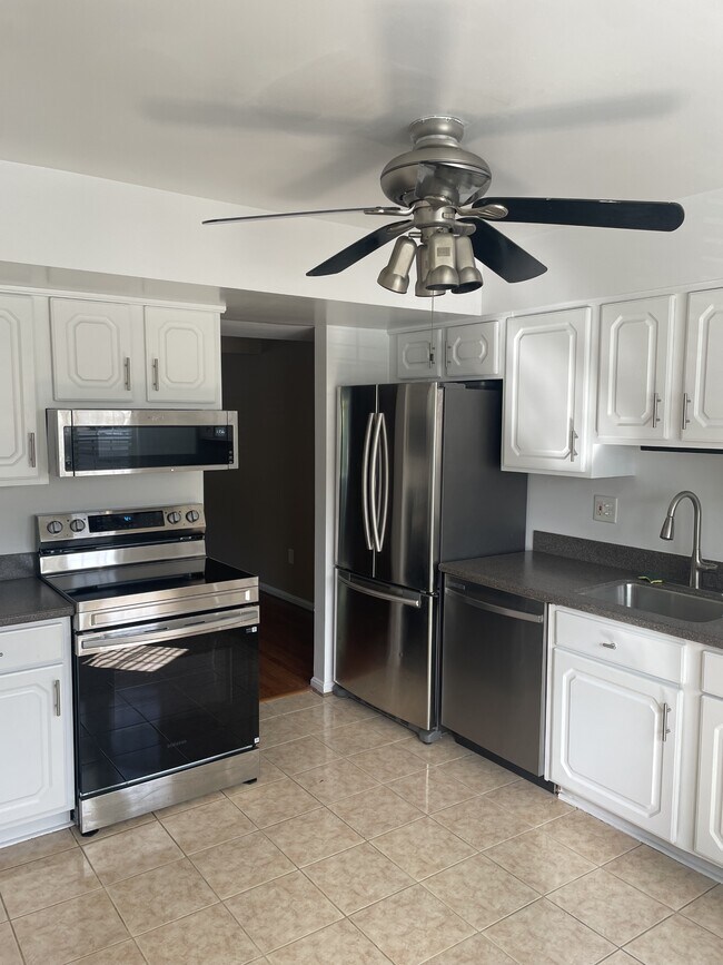 Foto del edificio - 2214 Anvil Ln