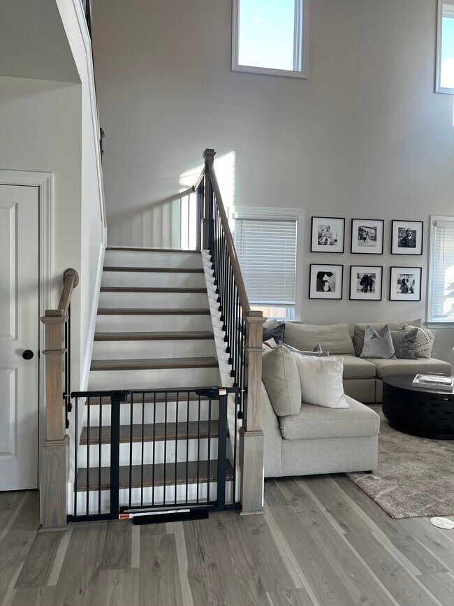 Foto del edificio - 2415 Hidden Creek Rd