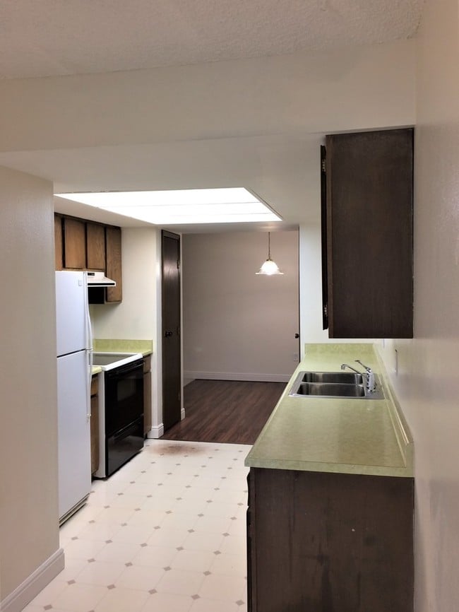 Building Photo - Gorgeous Condo in Pebble Creek