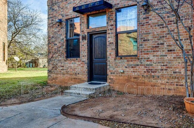 Foto del edificio - 375 Triad Village Dr