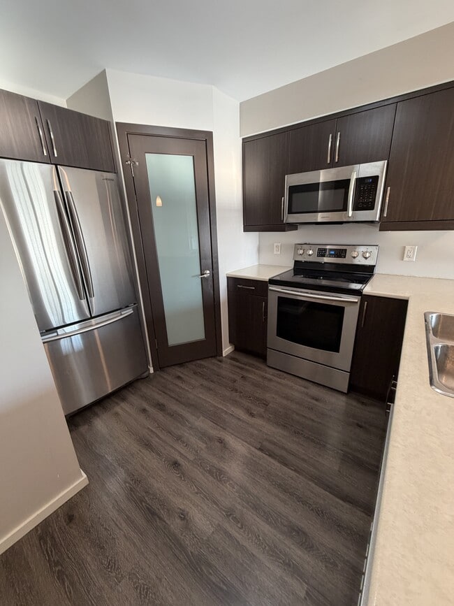 Building Photo - 25-225 Bridgeland Dr N