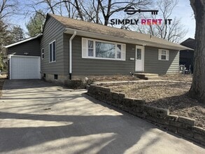 Building Photo - 322 Hilltop Rd