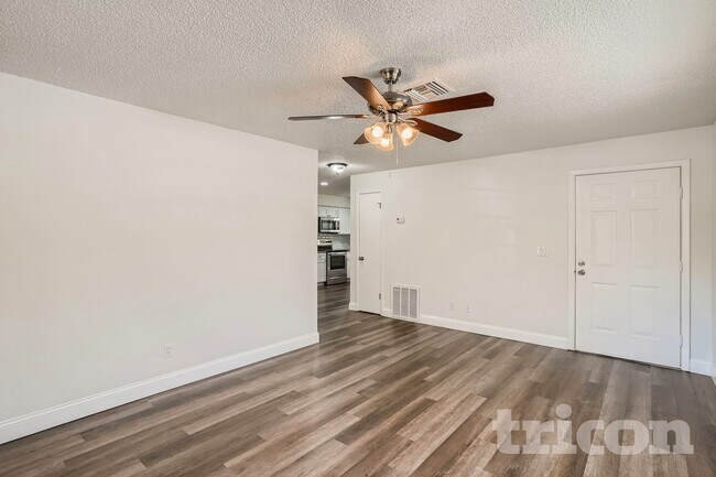 Foto del edificio - 4926 Haines Rd N