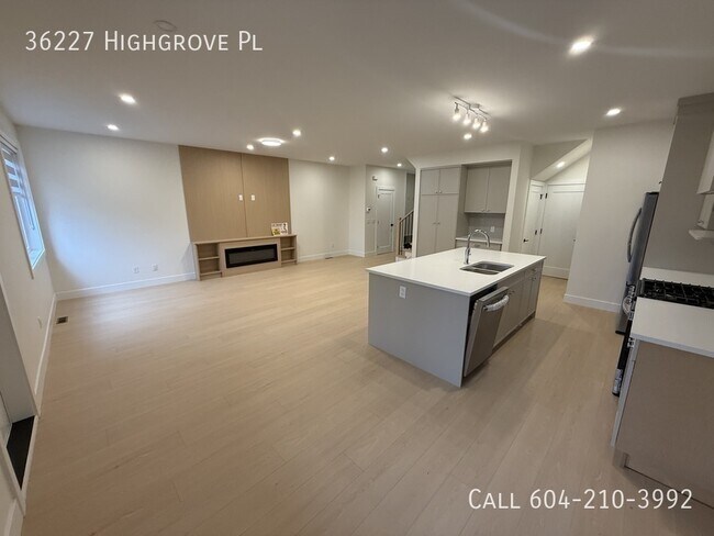 Building Photo - Minutes from Ledgeview Golf Course