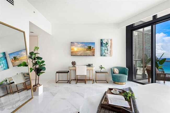 Building Photo - 2201 Collins Ave