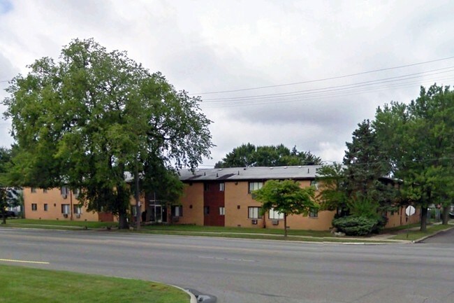 Building Photo - 15373 Greenfield Rd