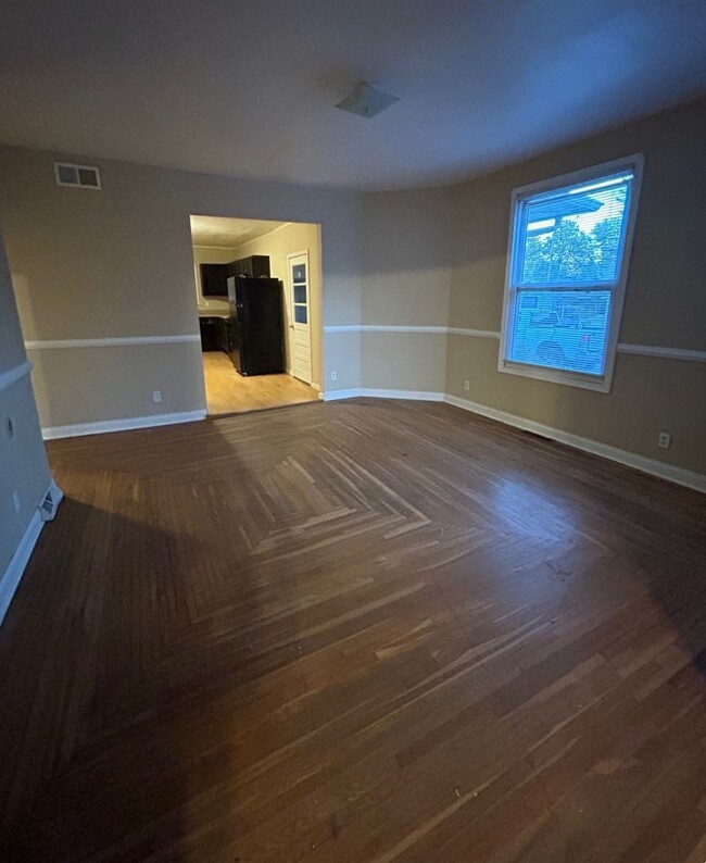 Building Photo - BELOW MARKET RENT!