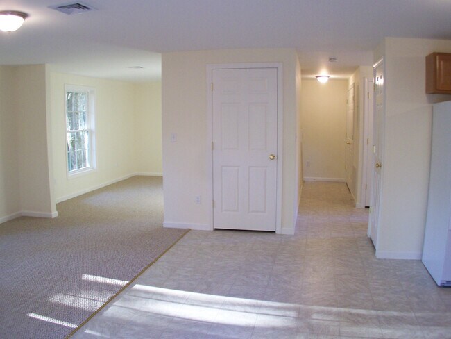 Foto del edificio - 4 Jessica Ln