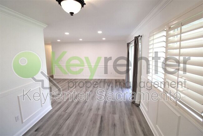 Building Photo - 8469 Cortadera Dr