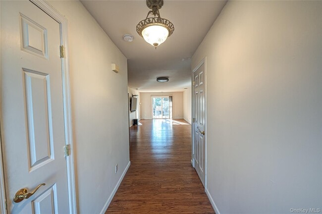 Building Photo - 1113 Savoy Dr