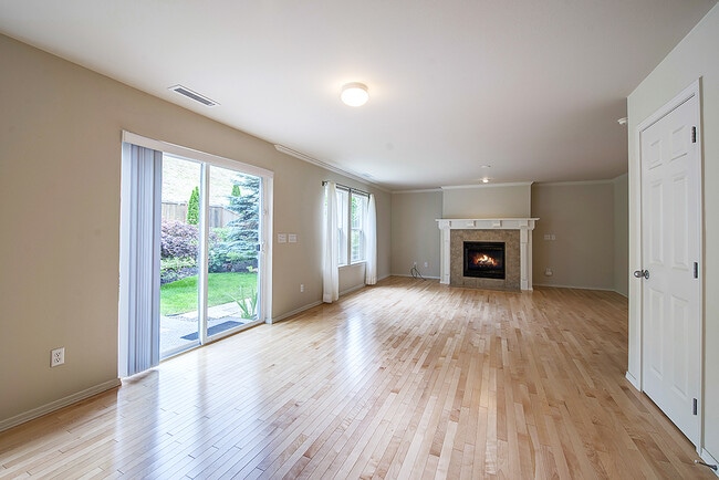 Building Photo - Bright and Sunny Two Story Monroe Three Be...