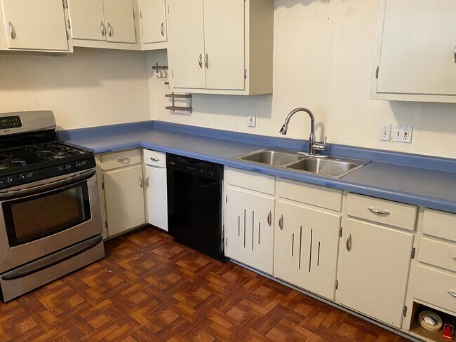 Foto del edificio - In the Heart of Dinkytown - Amazing 6 bedroom Victorian Rental Home,  Fall 2026!