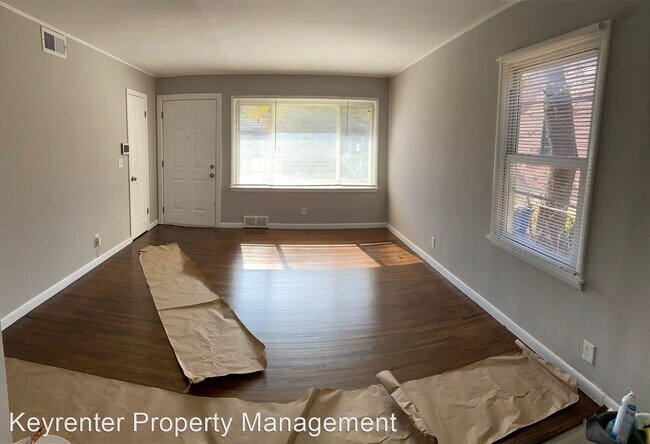 Foto del edificio - 2 br, 1 bath House - 43 E 50th St N