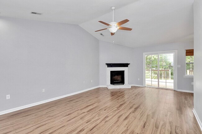 Foto del edificio - 14034 Eden Ct