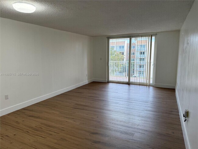 Foto del edificio - 6980 NW 186th St