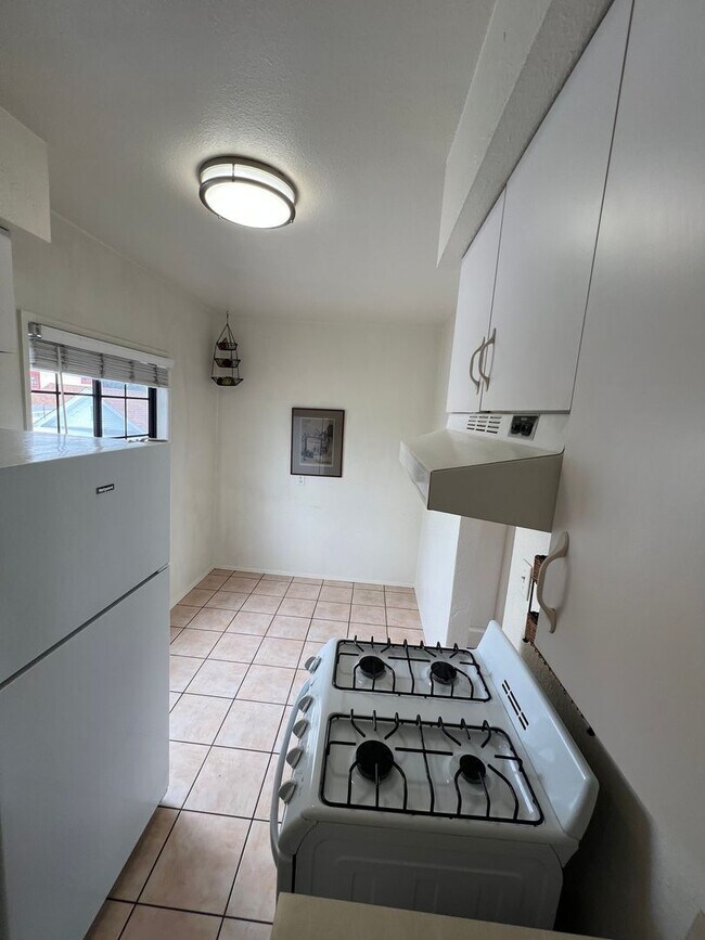 Foto del edificio - Charming 1x1 in Historic Old Town! Beautiful Original Hardwood Floors + Prime Location