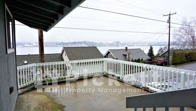 Building Photo - Views, Views and Views in Port Orchard!