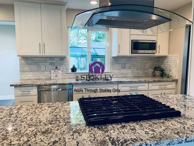 Foto del edificio - Stokley Properties Presents 2445 Maple Ave...