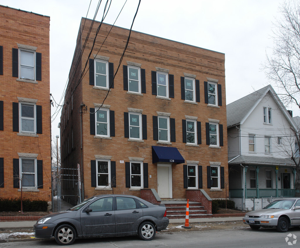 Building Photo - 120 Henry St