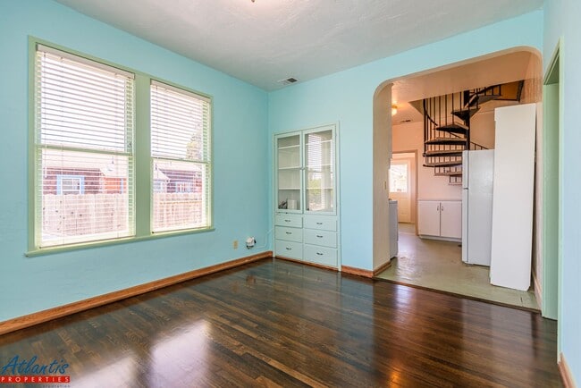 Foto del edificio - Lovely Home | Desirable Location