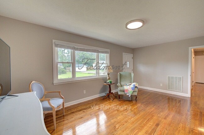 Building Photo - 301 Bannister St