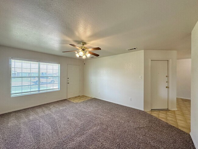 Foto del edificio - 5204 Lauren Lea Dr