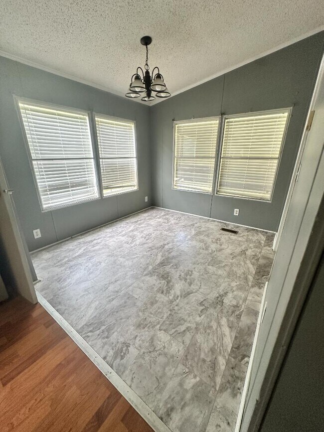 Foto del edificio - 533 Covey Cir