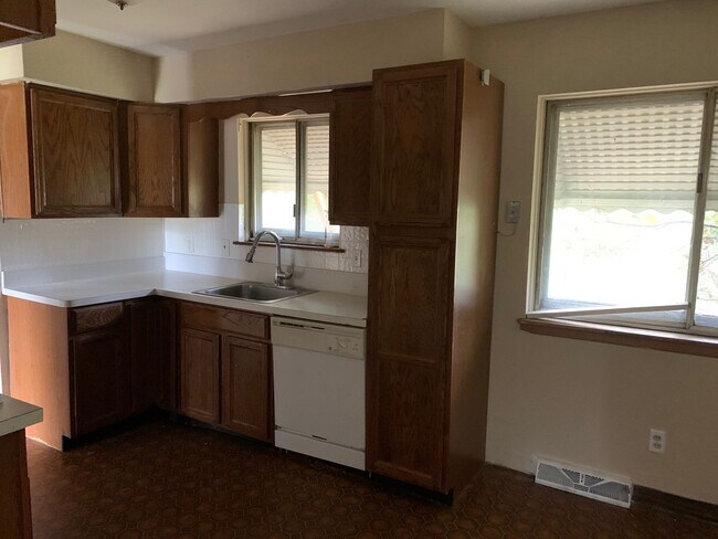 Foto del edificio - 3 Bed 1.5 Colonial