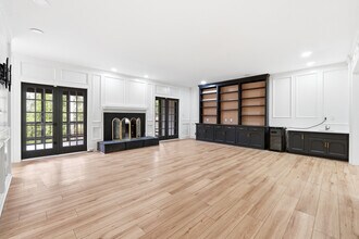 Building Photo - Room in House on River Park Dr