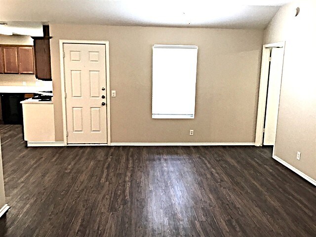 Building Photo - 102 Quail Cir