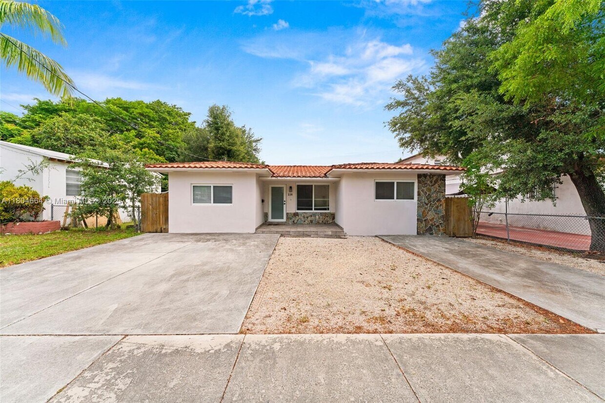 Foto principal - 2311 SW 2nd St