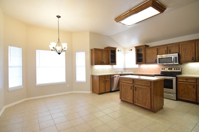 Building Photo - 4601 Vahrenkamp Dr