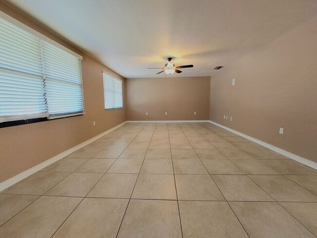 Building Photo - 1415 Carioca Dr