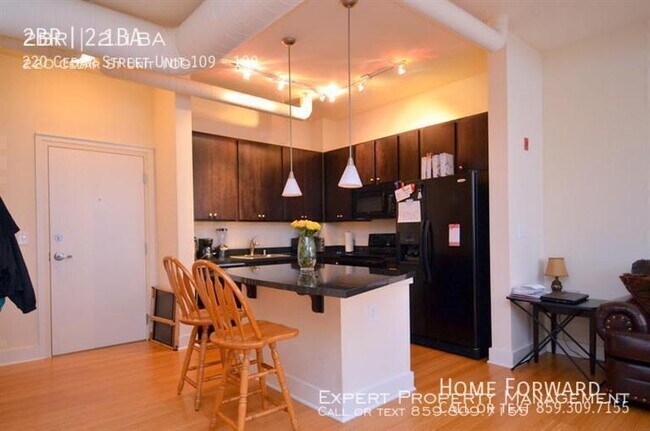 Building Photo - 220 Cedar St