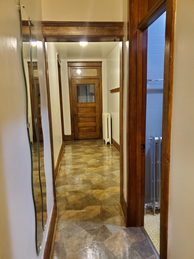 Front Hallway - 425 N 1st Ave E
