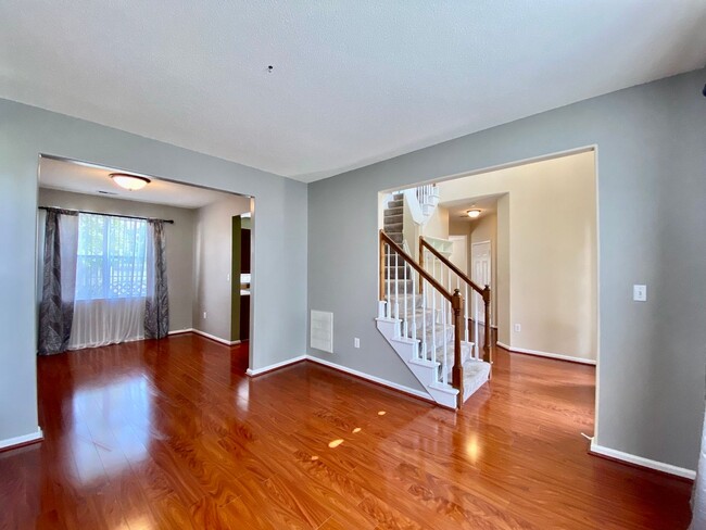 Building Photo - Fabulous 4-Bedroom Home w/Community Pool, ...