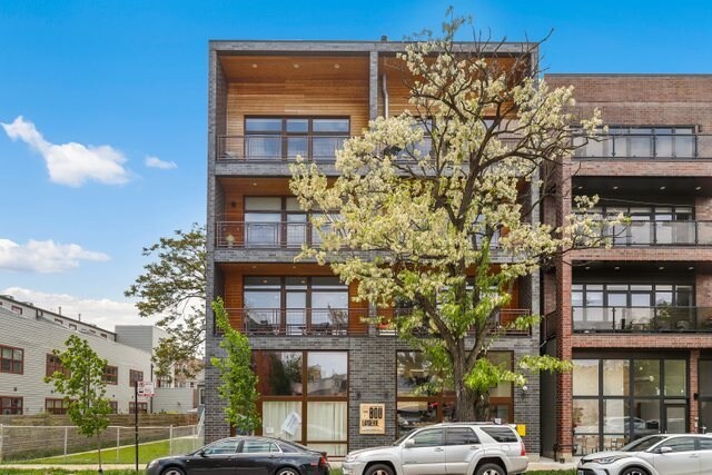 Primary Photo - 934 N California Ave
