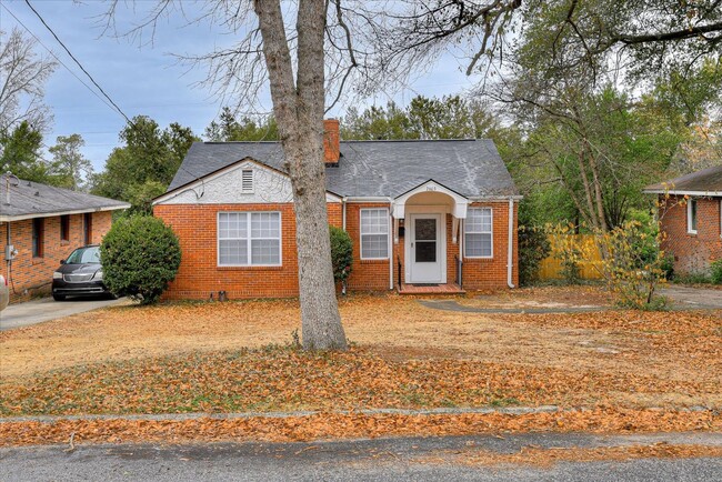 Building Photo - 2 Bedroom home available 11/1/24 near Down...