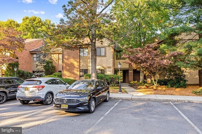 Foto del edificio - 505B Cypress Point Cir