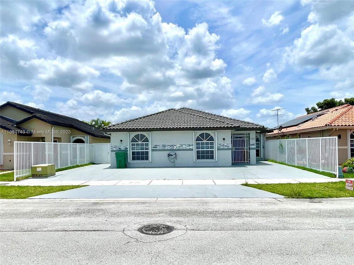 Foto principal - 5500 SW 142nd Pl
