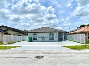 Building Photo - 5500 SW 47th Pl