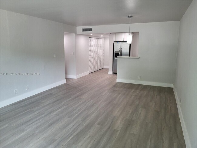 Foto del edificio - 9125 SW 77th Ave