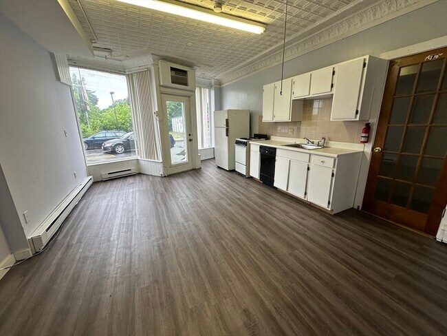 Foto del edificio - 7 N Main St