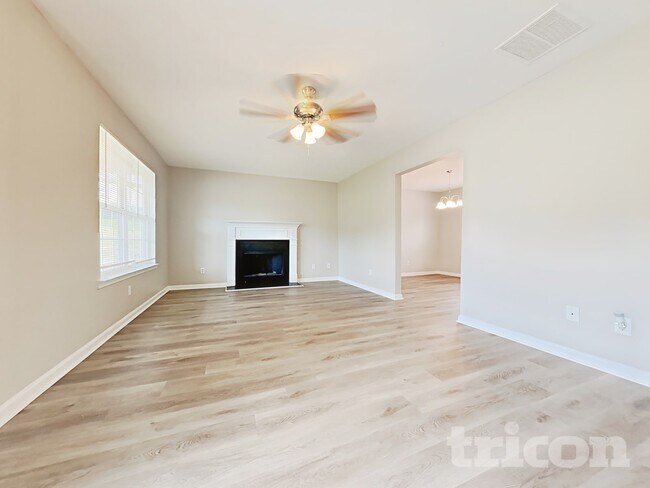 Building Photo - 405 Tori Dr