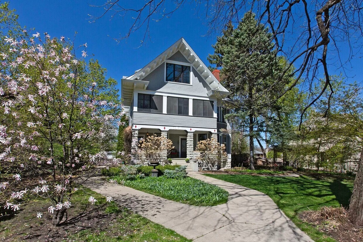 Garden studio in gorgeous historic home. - 1317 Summit Ave