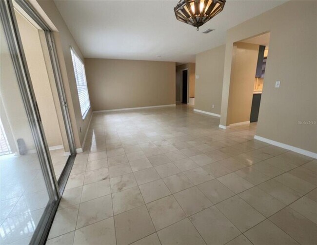 Building Photo - 208 Shady Hollow