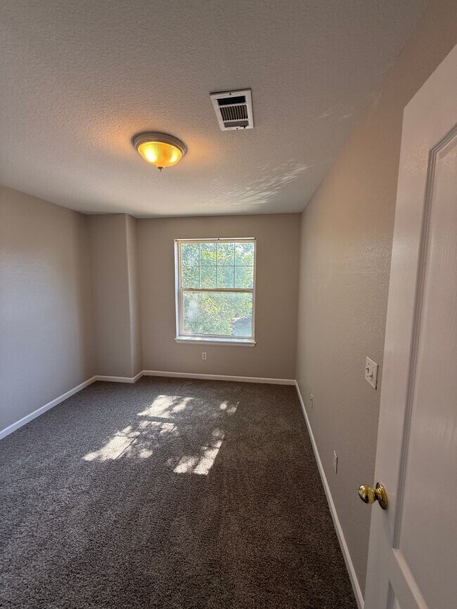Building Photo - 3 bedroom home in Longmont