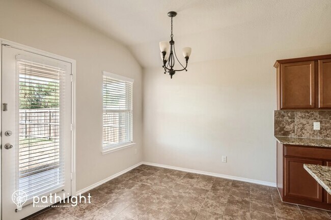 Foto del edificio - 3205 Emory Oak Way