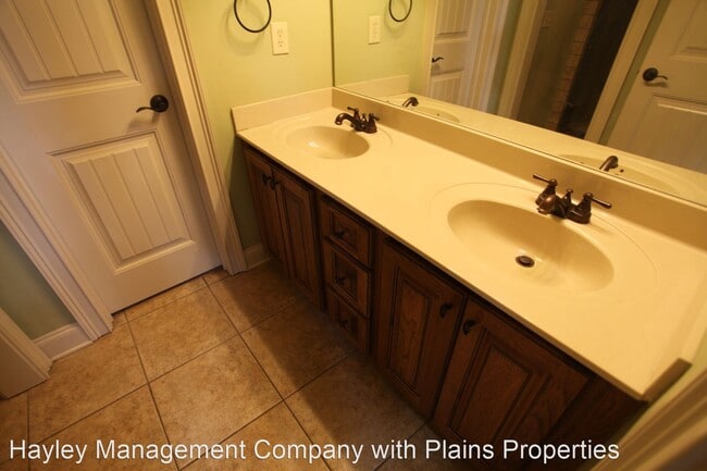 Building Photo - 3 br, 3.5 bath House - 1078 Runningvine Lane