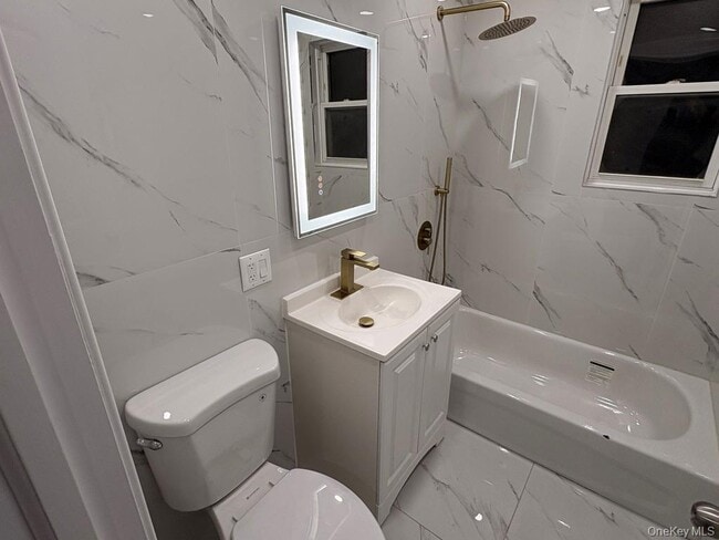 Building Photo - 2819 Schurz Ave